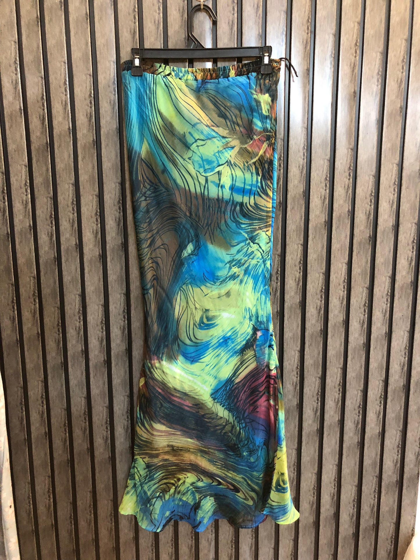 Waist 36  Length 43  Fabric Chiffon Contemporary Western Skirts for Ladies