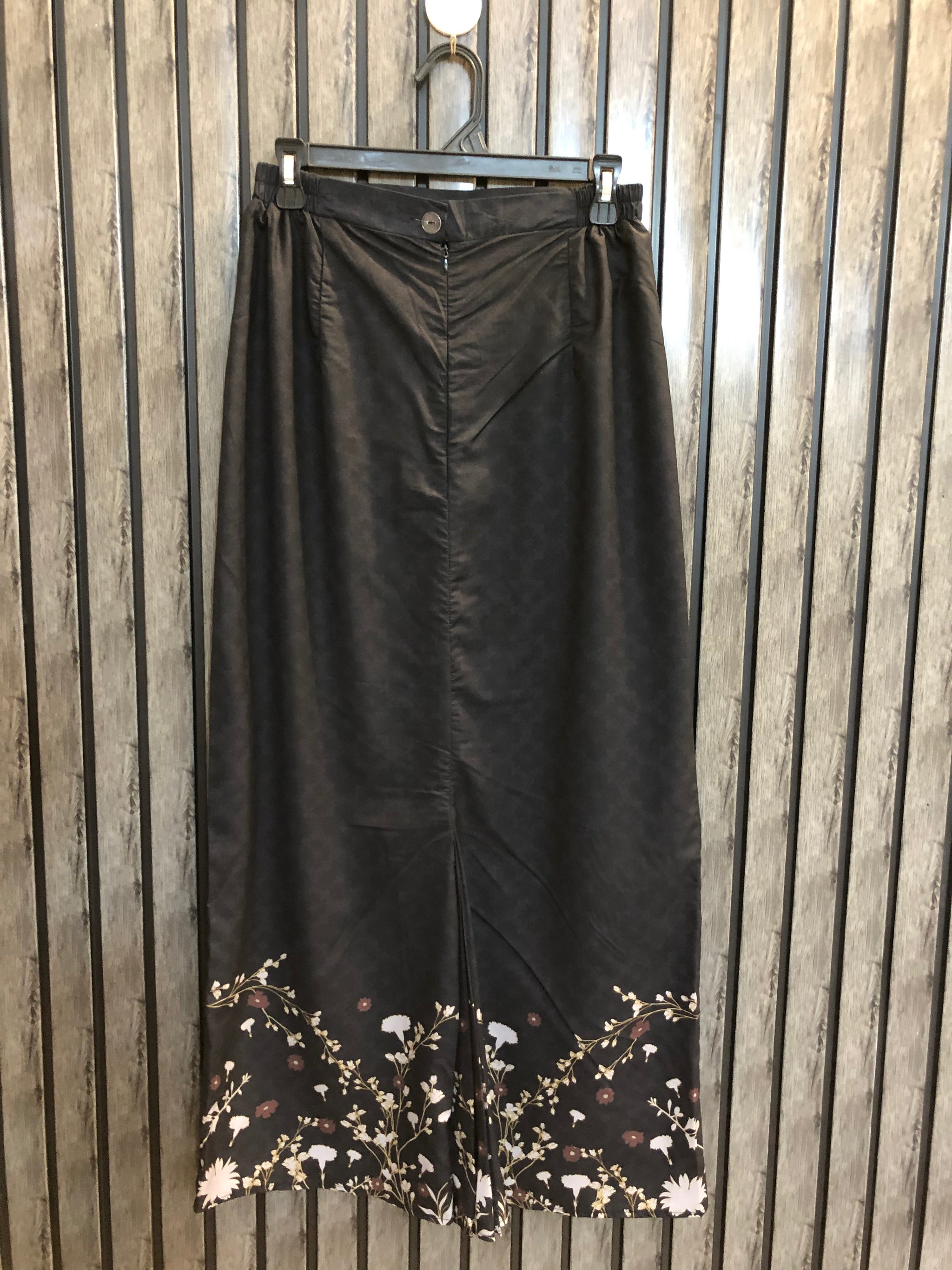 Waist 30  Length 37  Fabric Silk The Signature Western Skirt Store