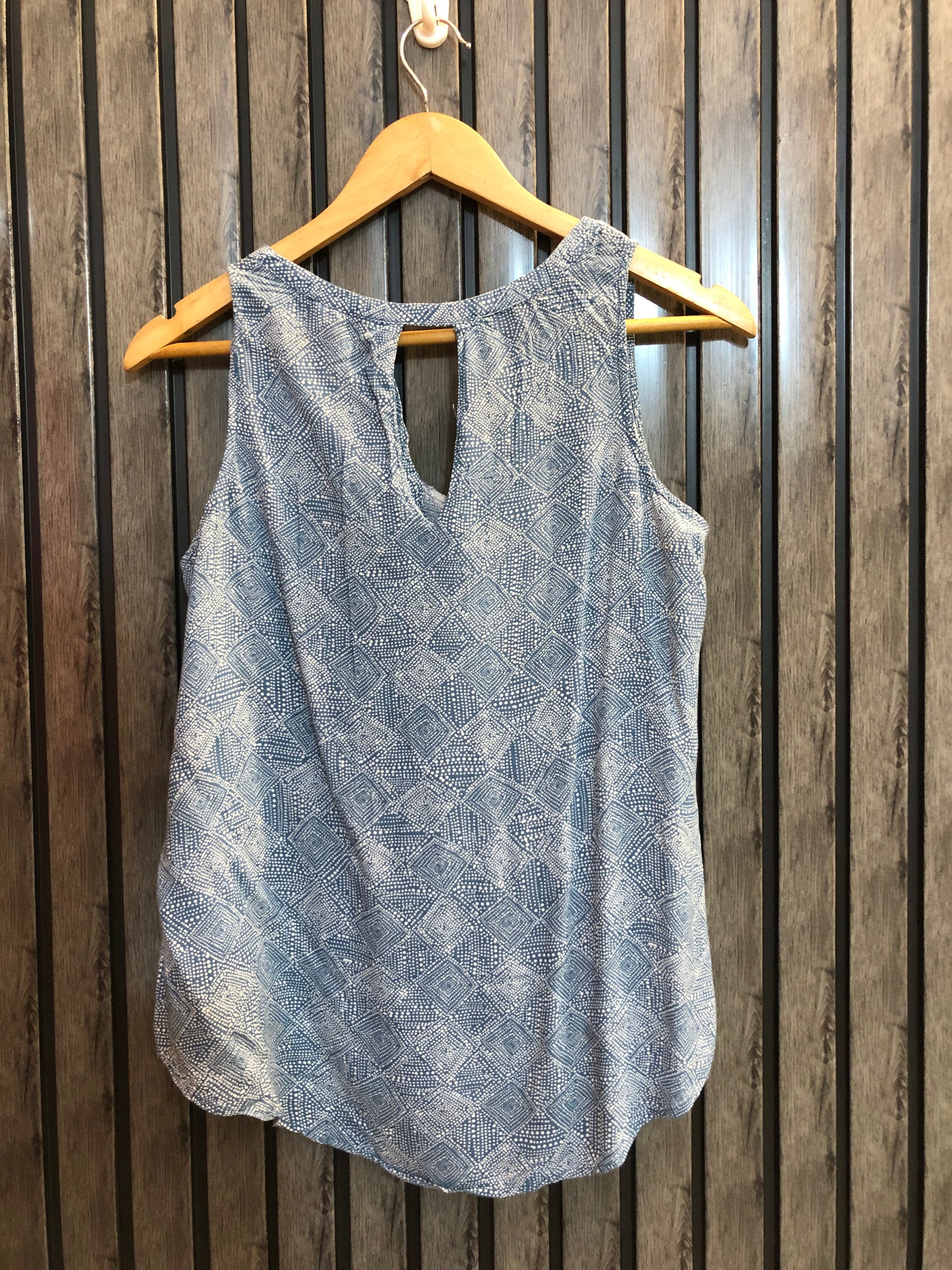 chest 19  lenght 21 to 24  fabric linen Elegant Sleeveless Western Shirt