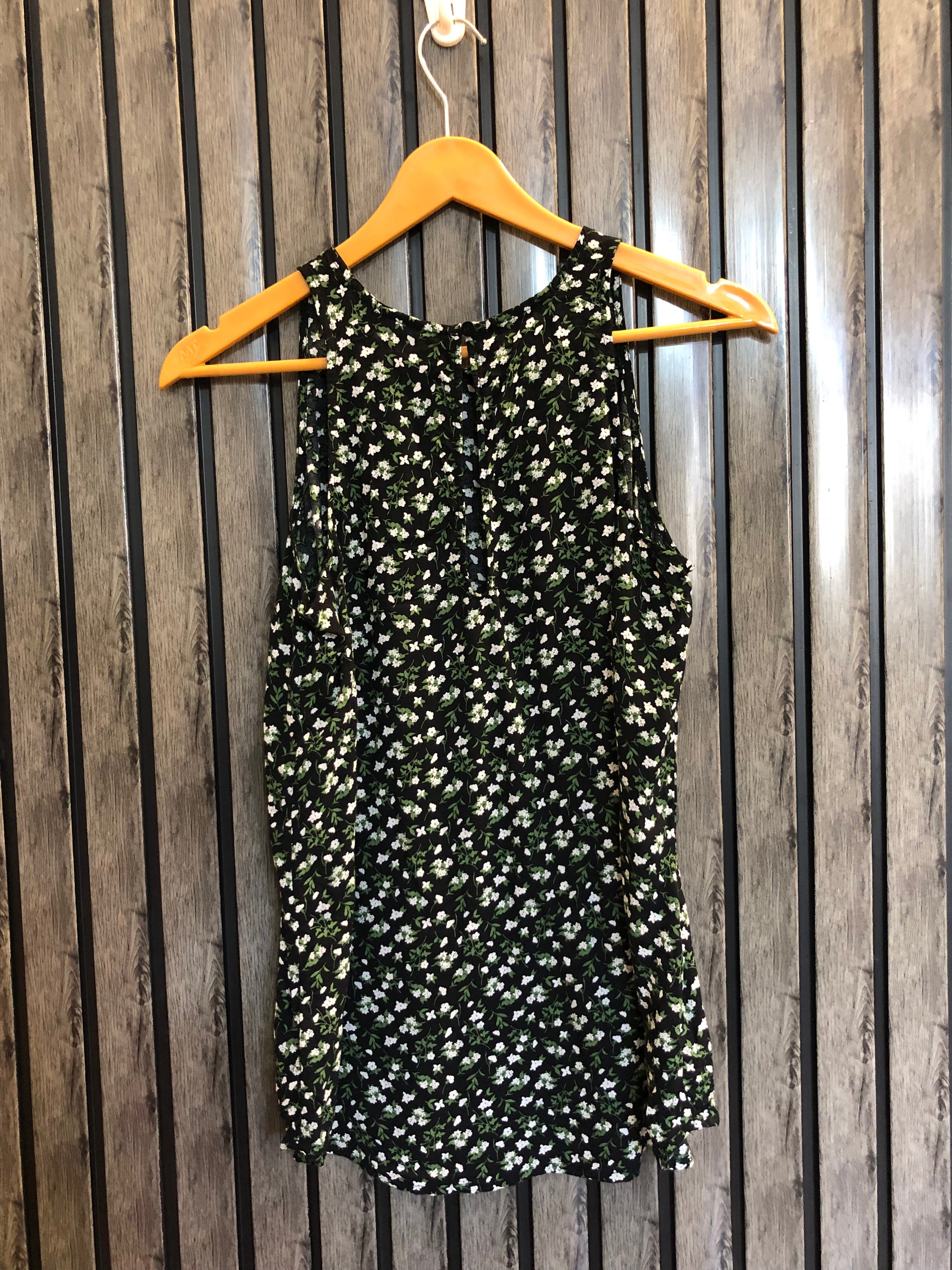 chest 19  lenght 24  fabric linen Urban Fashion Sleeveless Top