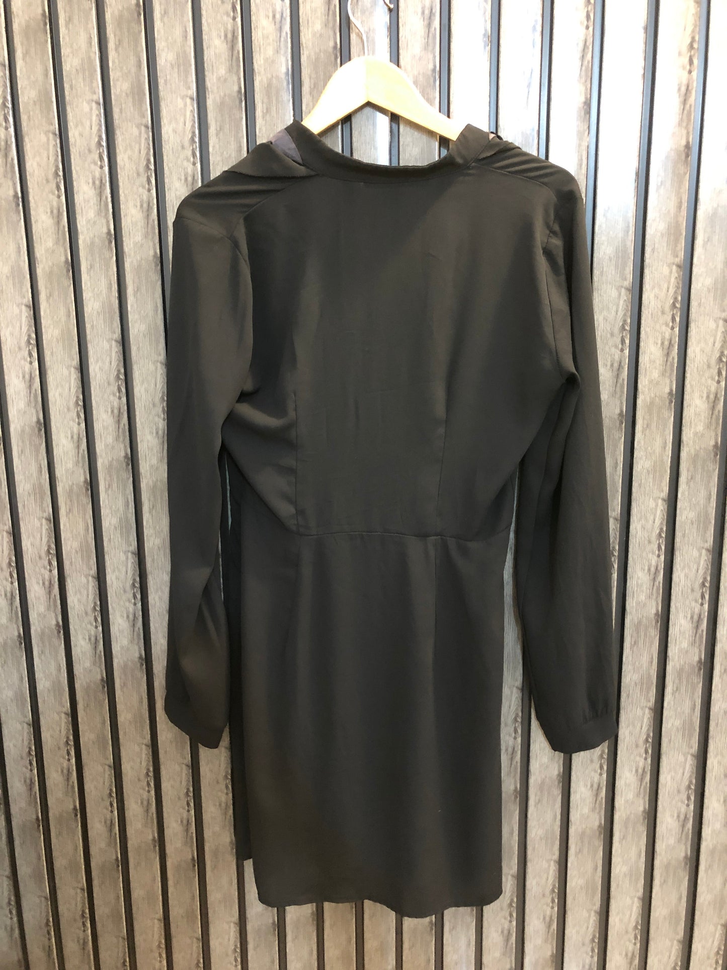 Chest 18  Length 34  Fabric Silk Minimal Style Branded Women Long Top