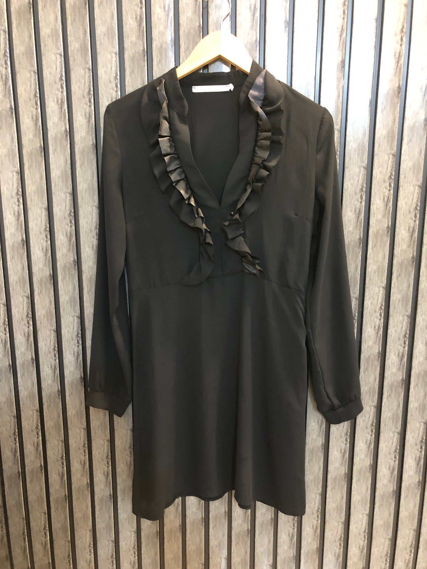 Chest 18  Length 34  Fabric Silk Minimal Style Branded Women Long Top