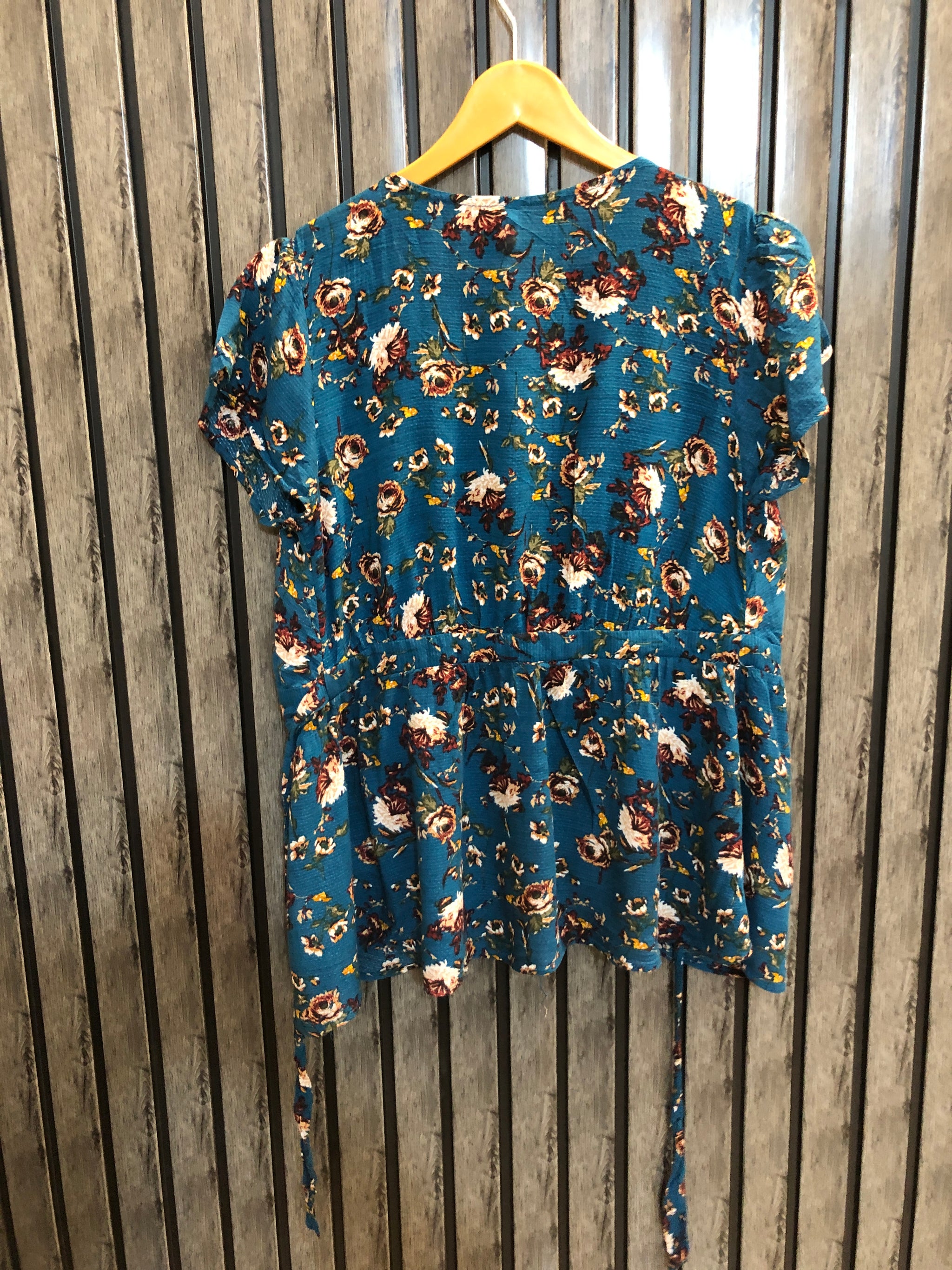 Chest Small  Length 25  Fabric Linen High Quality Imported Western Half Sleeves Ladies Top