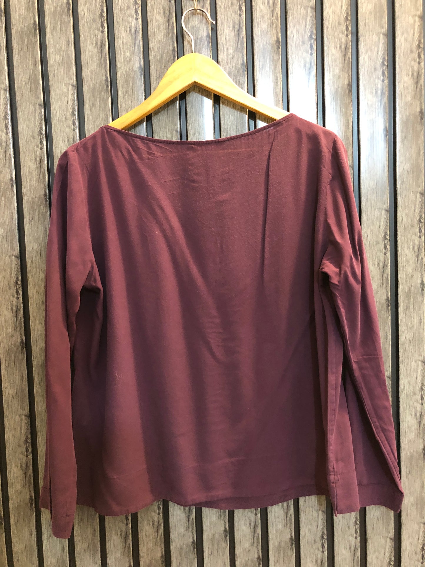 Chest 19  Length 23  Fabric Linen Classy Western Branded Women’s Top