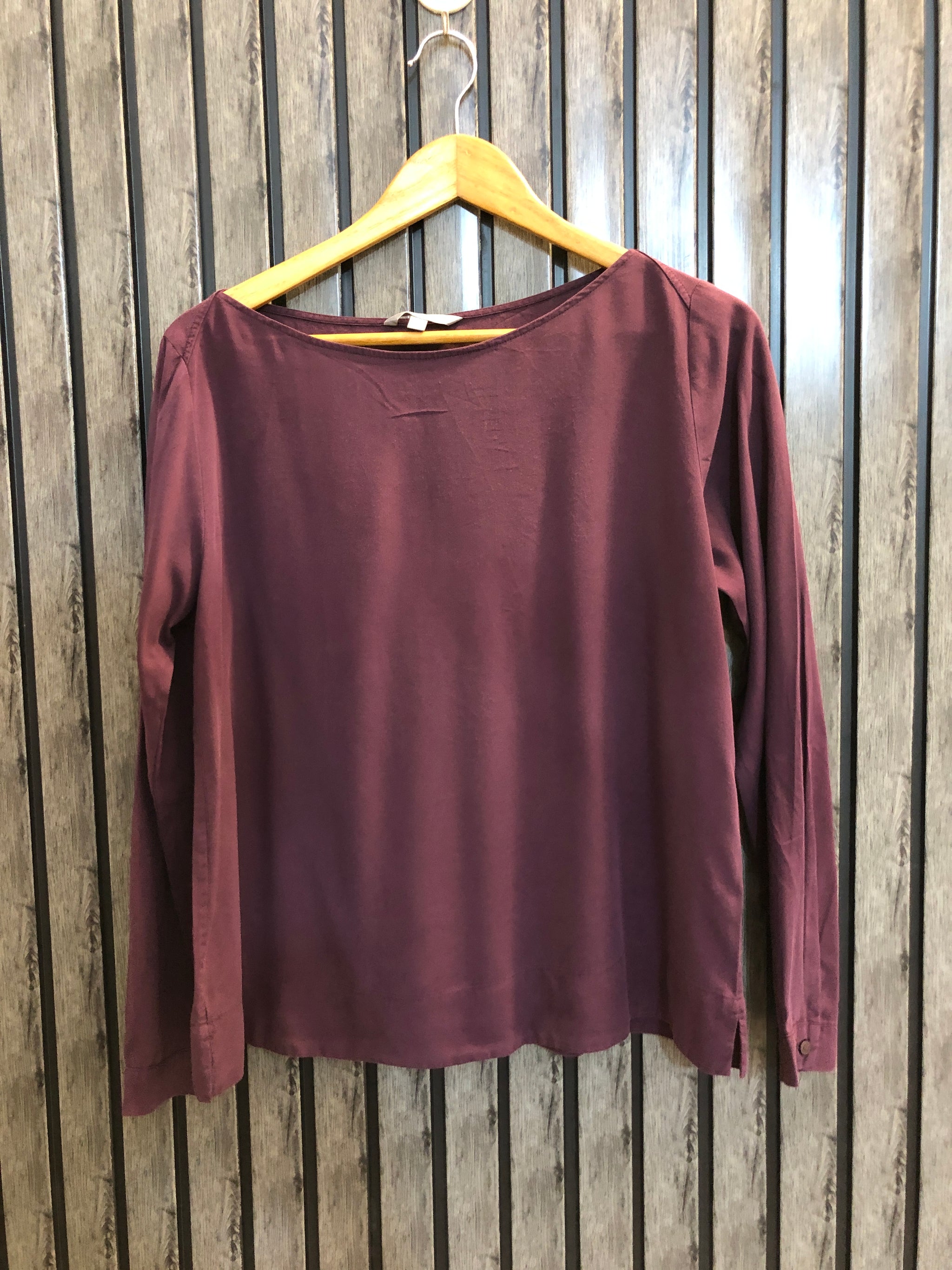 Chest 19  Length 23  Fabric Linen Classy Western Branded Women’s Top